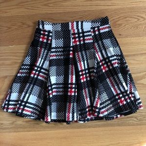 Red/black/white plaid skirt